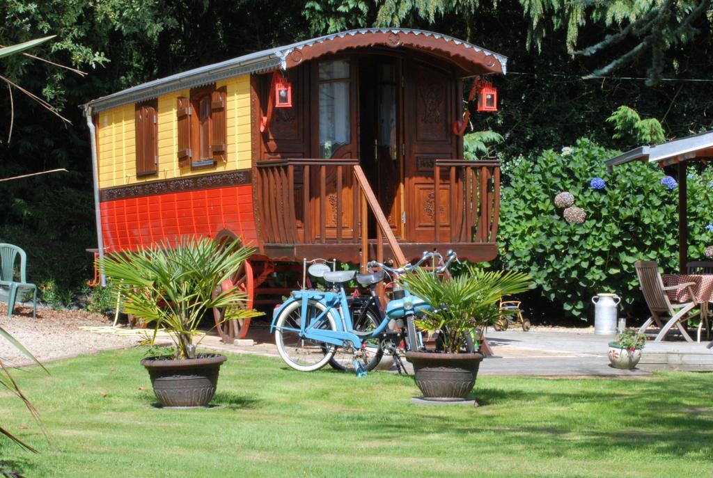La Cle Des Roulottes Hotel Pluvigner Exterior foto