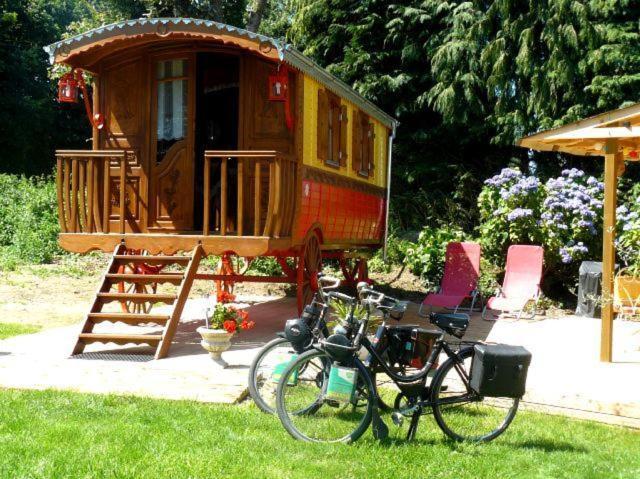 La Cle Des Roulottes Hotel Pluvigner Exterior foto