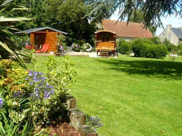 La Cle Des Roulottes Hotel Pluvigner Exterior foto